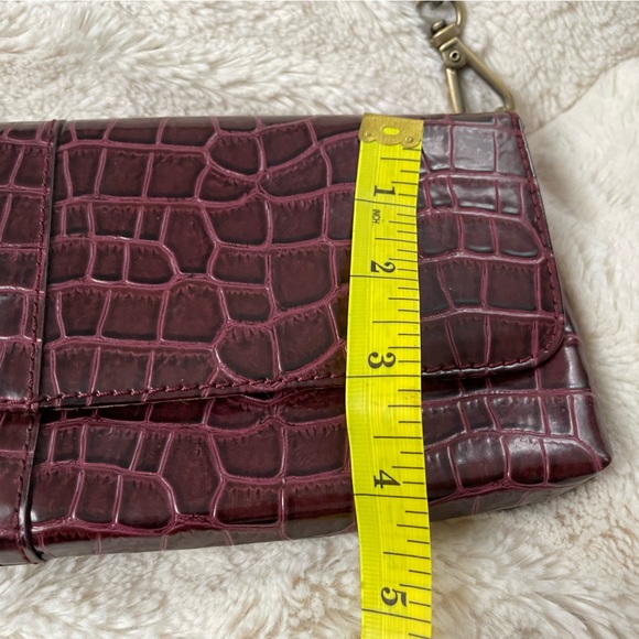 Love this alligator inspired deep rich burgundy bag -Nine West w/shoulder chain! - Picture 6 of 9